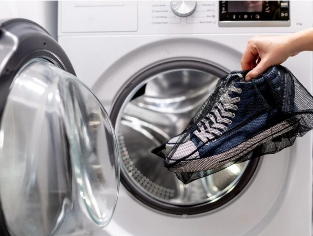 how to wash tennis shoes in laundry machine