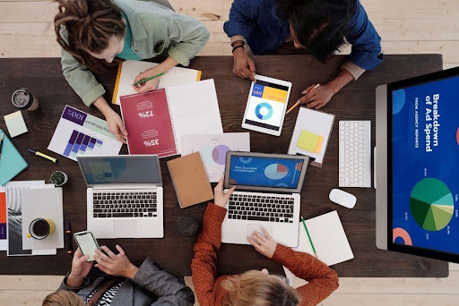 Driving Business Growth with Digital Marketing Driving Business Growth with Digital Marketing