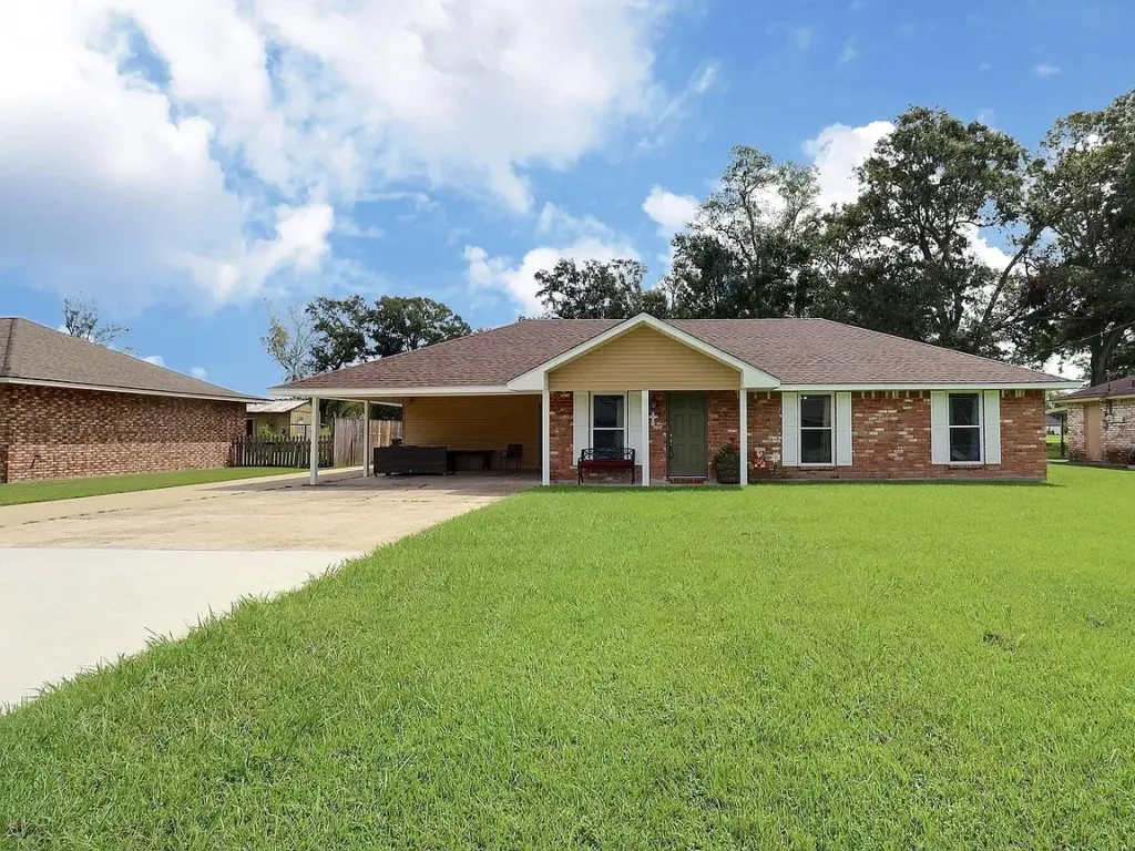 J.E.S., Inc. Roofing in Gonzales